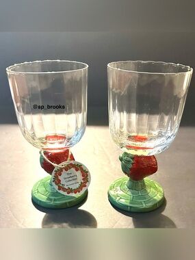 🎁2PC Strawberry Stemmed Glasses -The Strawberry Collection by CornerRuby-Ceramic